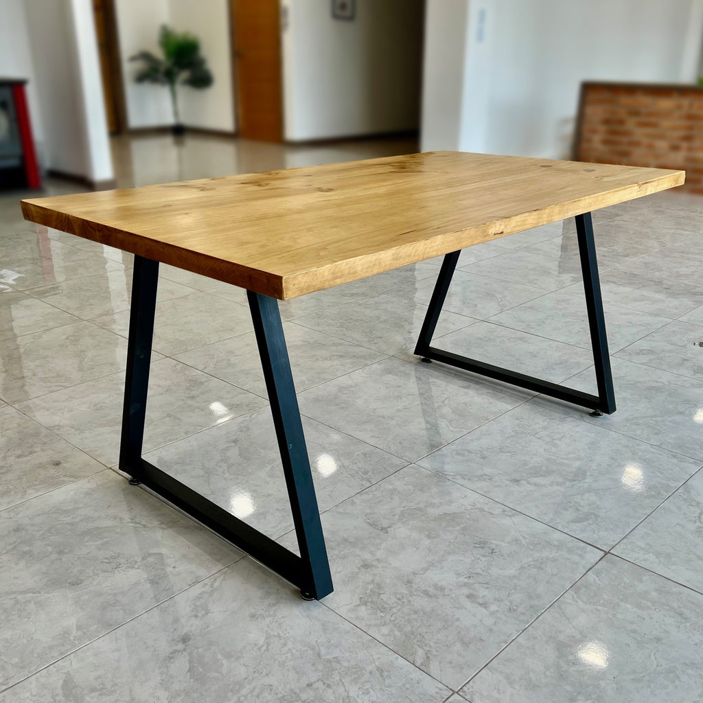 MESA V - Base metálica // Tamaño S (Para 4-6 Personas) (160 x 90cms)