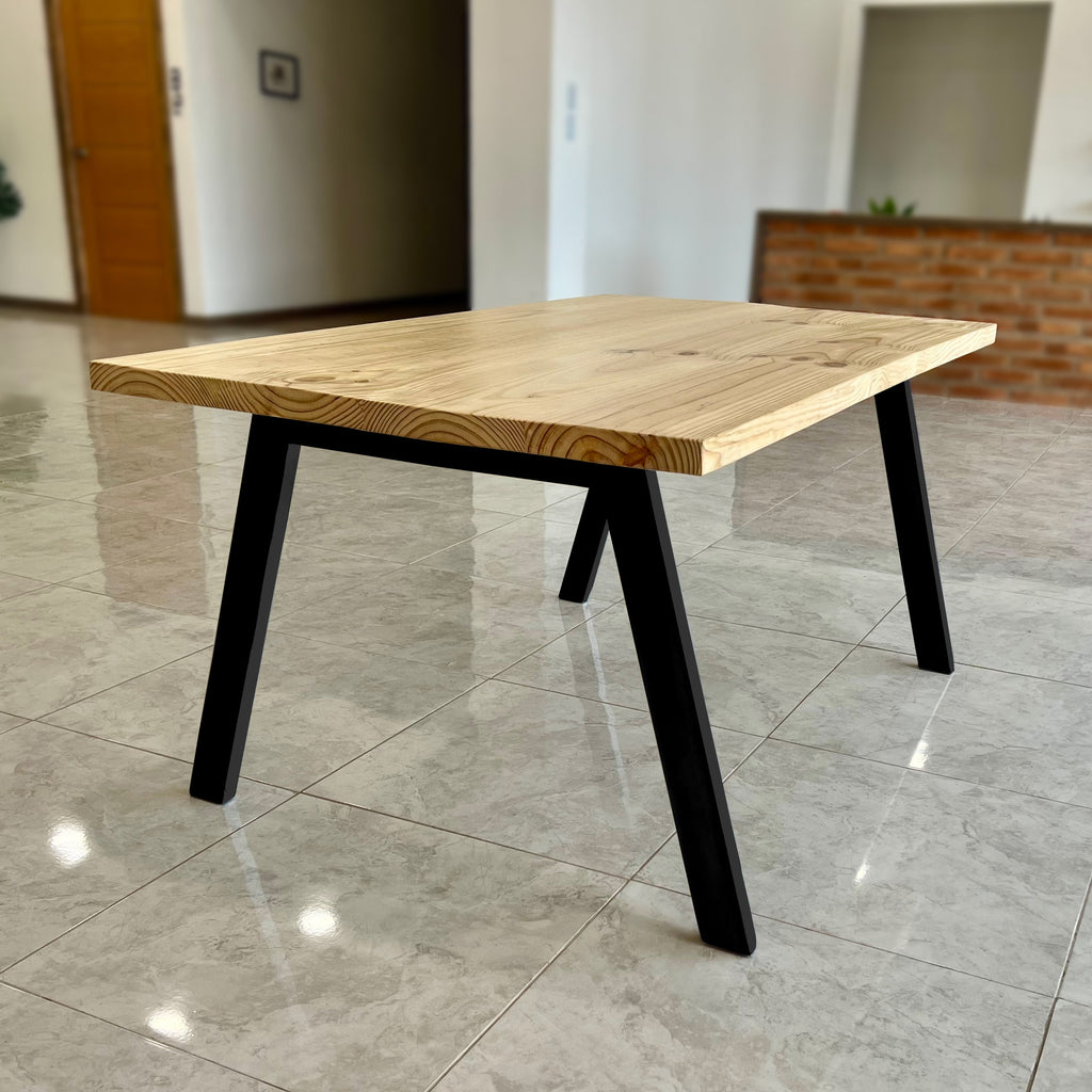 KIT #18 // Mesa Venecia + 6 sillas Tolix con madera // Tamaño S (Para 4-6 personas) (160 x 90cms)